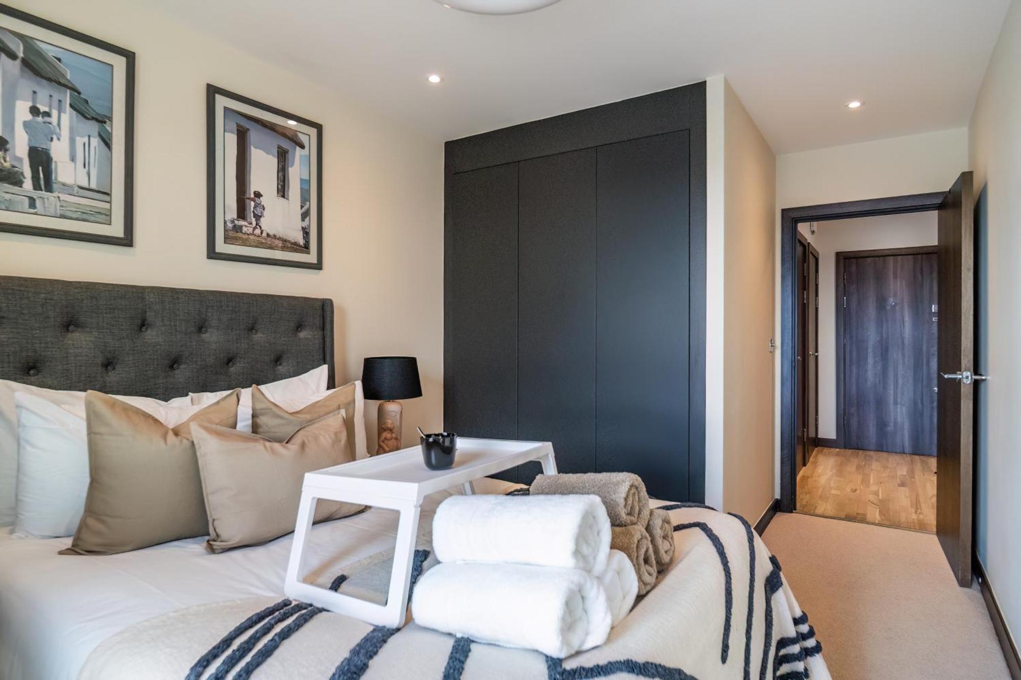 Livestay-stunning With Private Balcony & River Views * Londen