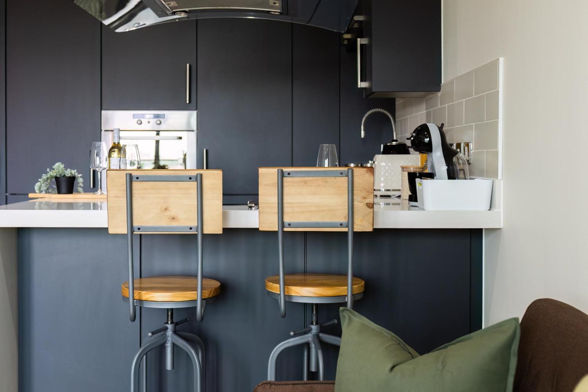 Livestay-stunning With Private Balcony & River Views * Londen