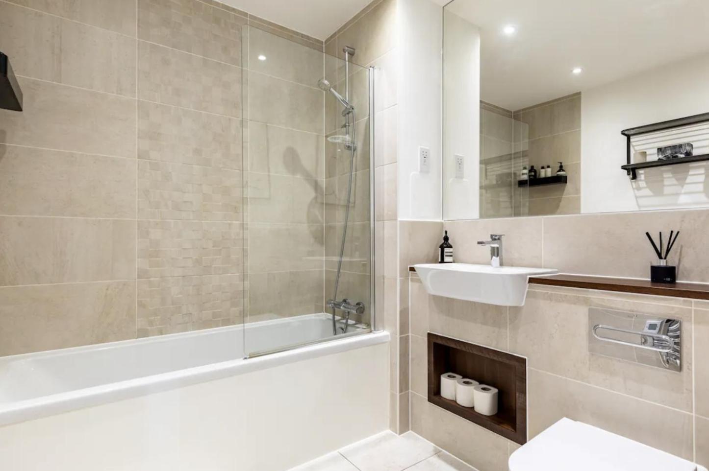 Modern 1 Bed L Views L Work Space * Londres