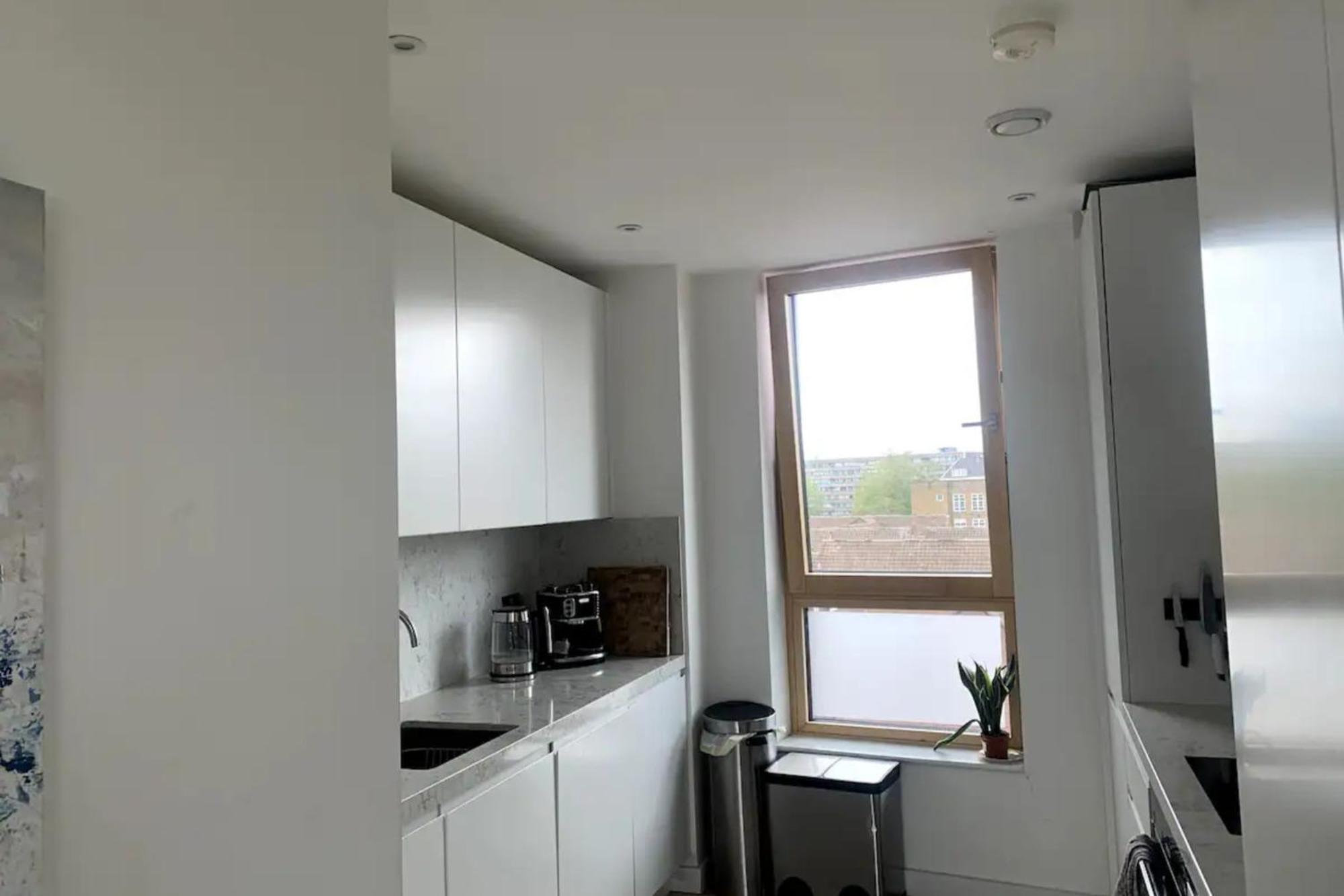 Stylish 2bd Flat With Private Balcony - Battersea Apartamento