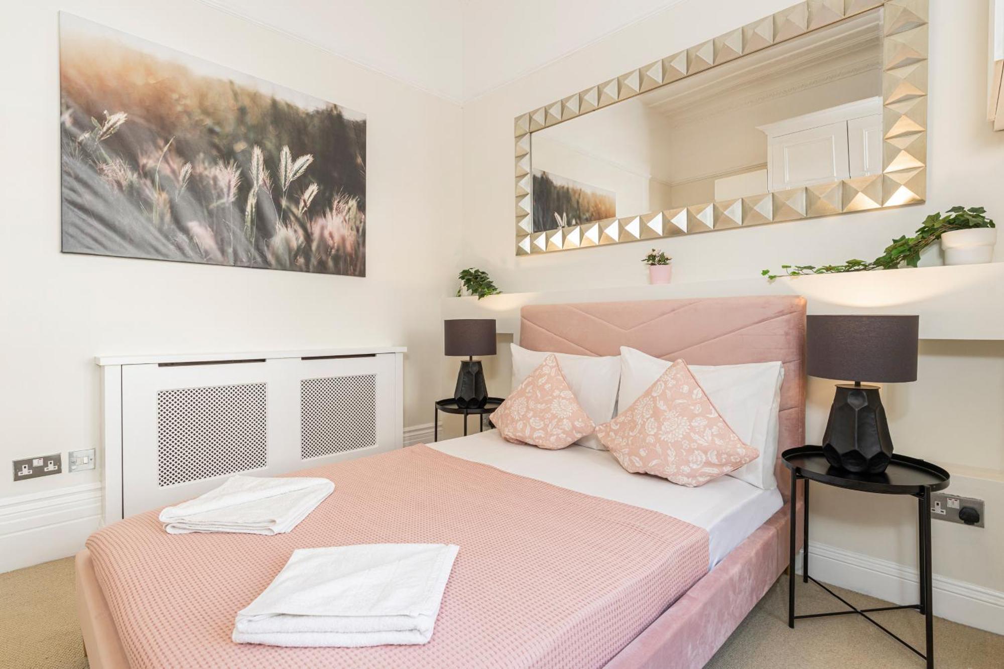 At Kensington And Knightsbridge Apartment