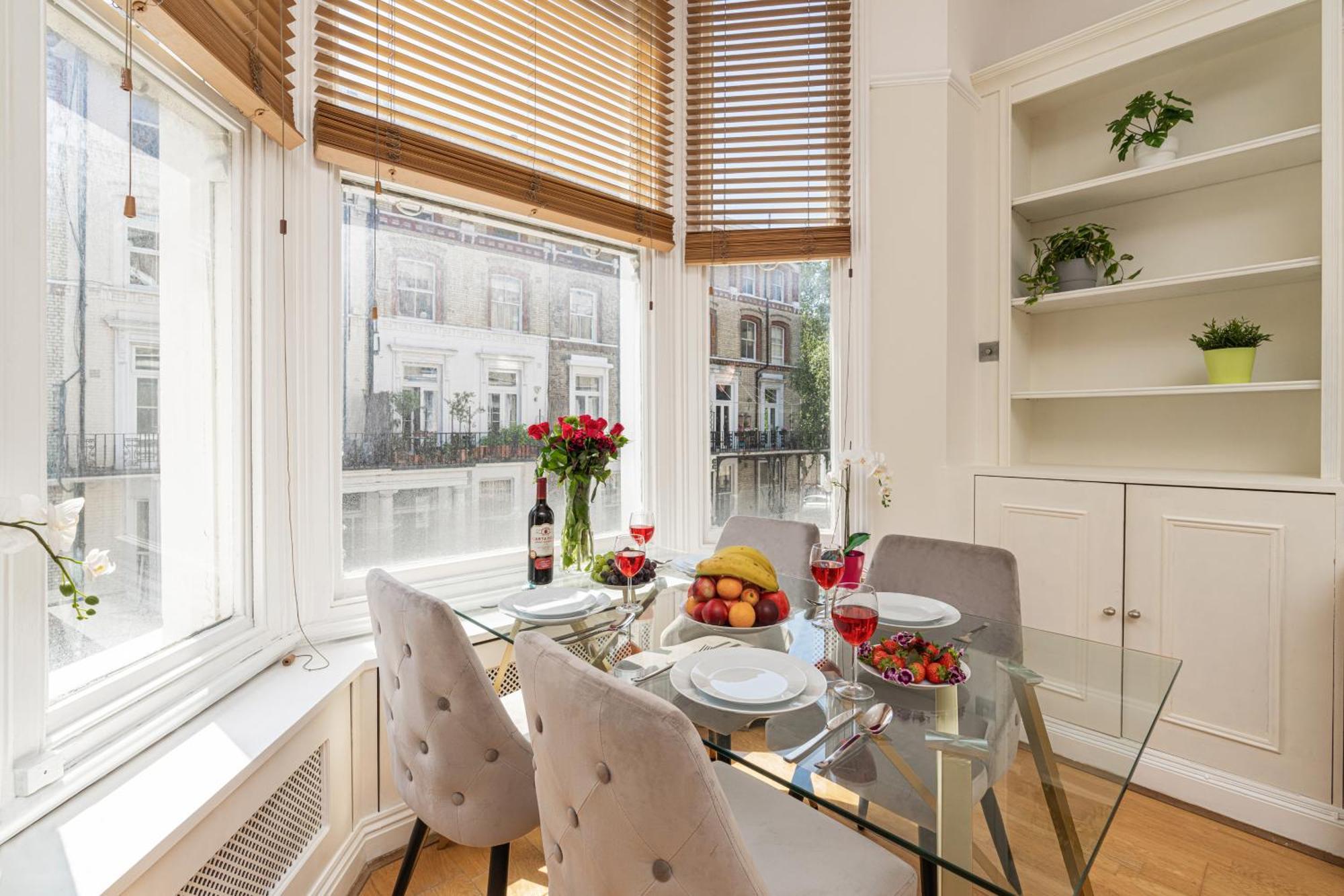 At Kensington And Knightsbridge Apartamento