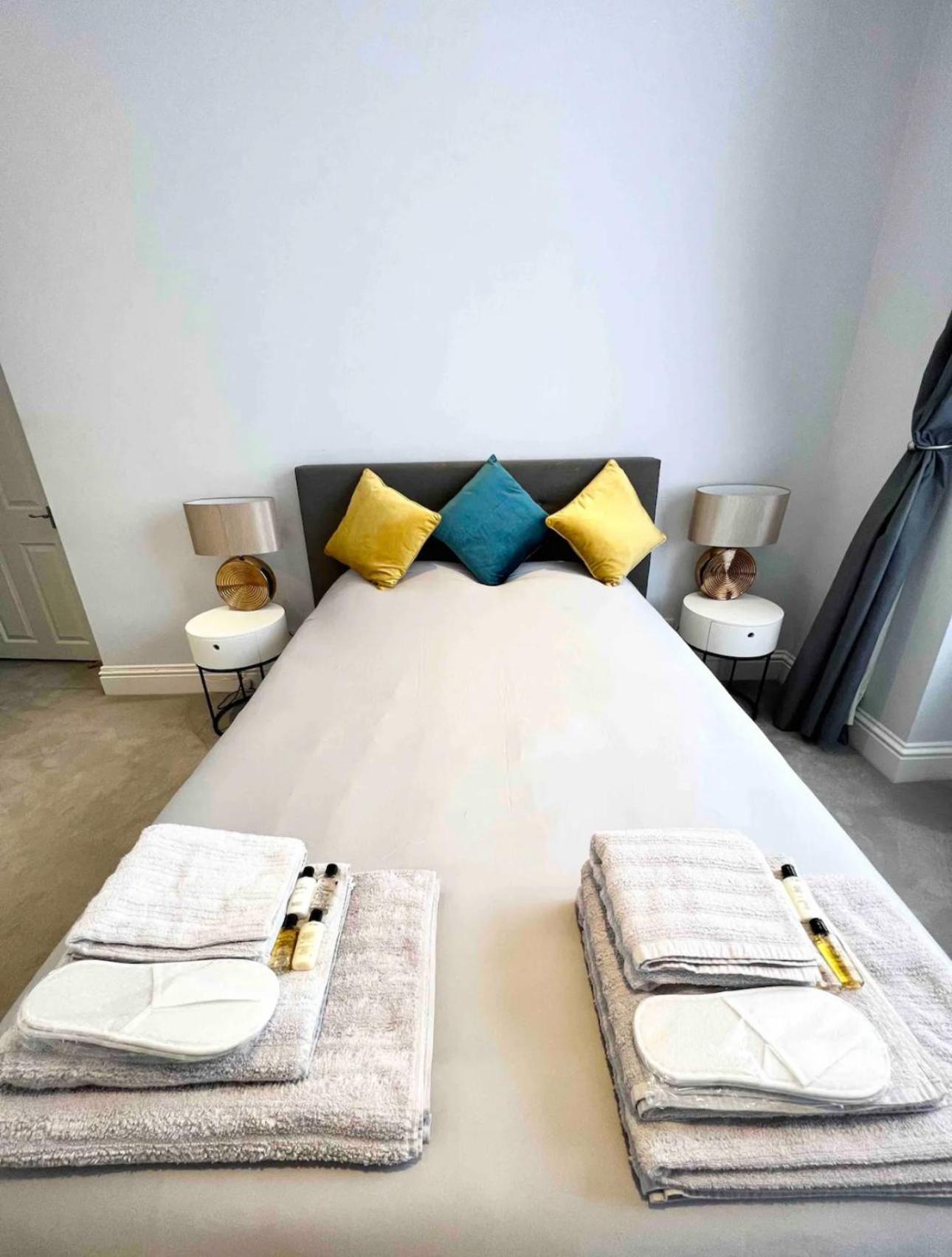 Spacious 2 Bed In The Heart Of Kensington Apartment