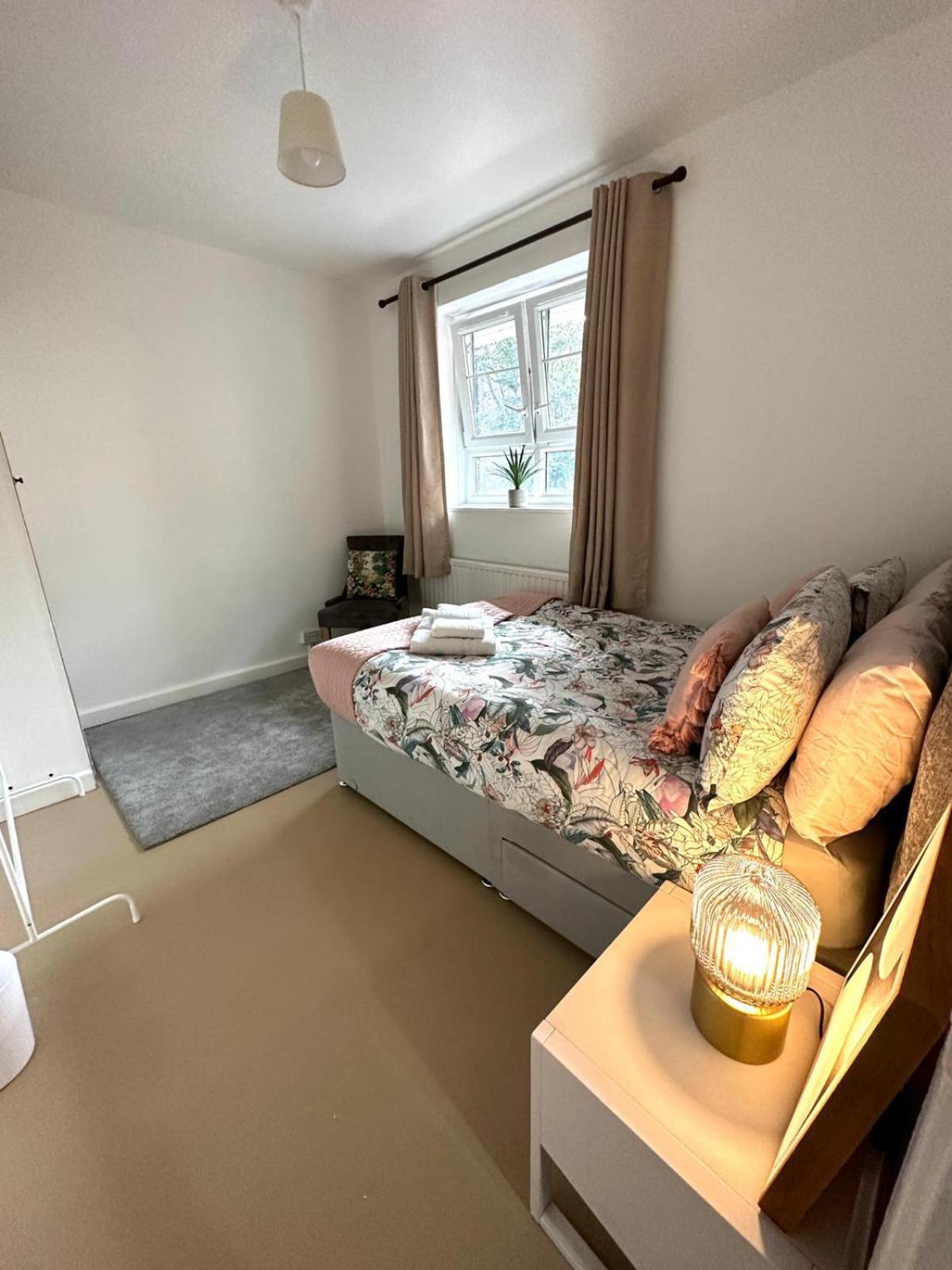 Charming 2-bed Flat With Balcony Close To White Westfield * London