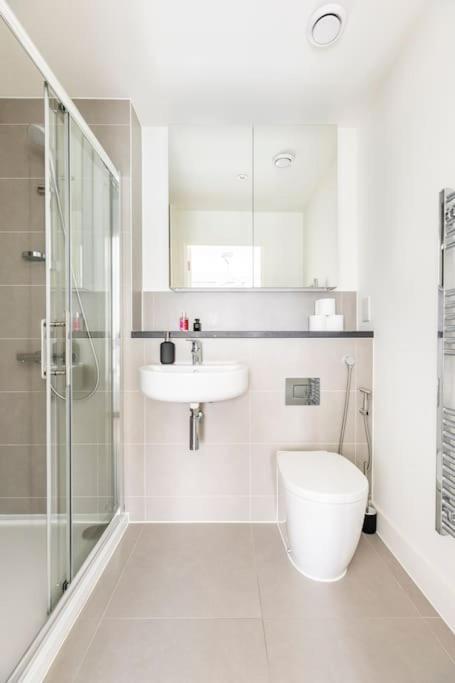 Stylish & Comfortable Top-floor Flat In Harrow Apartamento