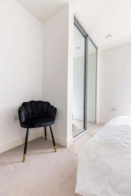 Stylish & Comfortable Top-floor Flat In Harrow *