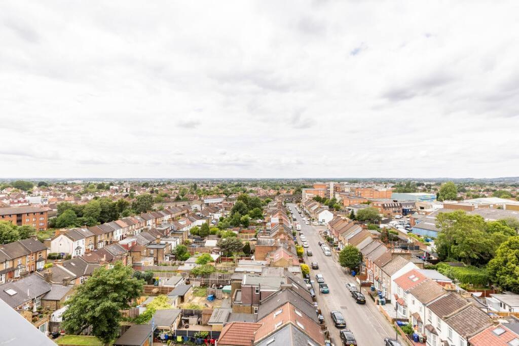 Apartamento Stylish & Comfortable Top-floor Flat In Harrow