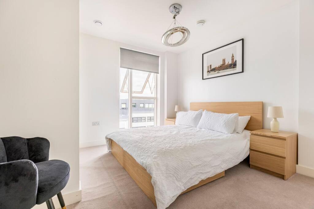Stylish & Comfortable Top-floor Flat In Harrow Apartamento