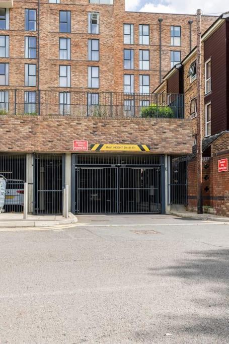 Stylish & Comfortable Top-floor Flat In Harrow Apartamento *