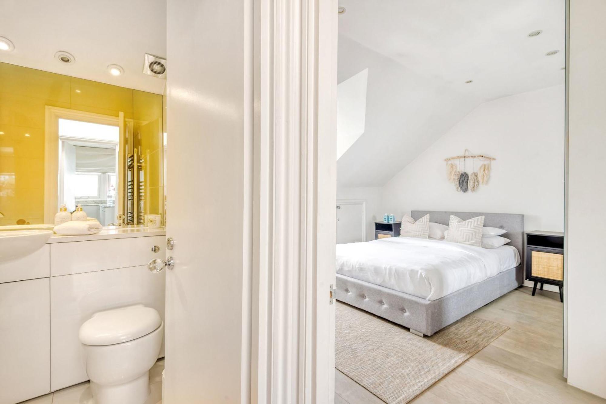 The Luxury 'treehouse' - One Bed Little Venice Apartment