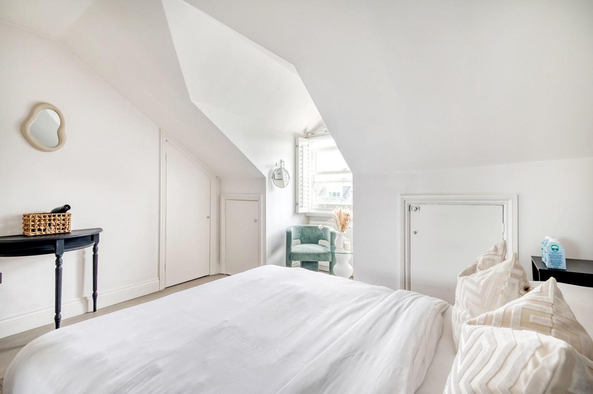 The Luxury 'treehouse' - One Bed Little Venice *