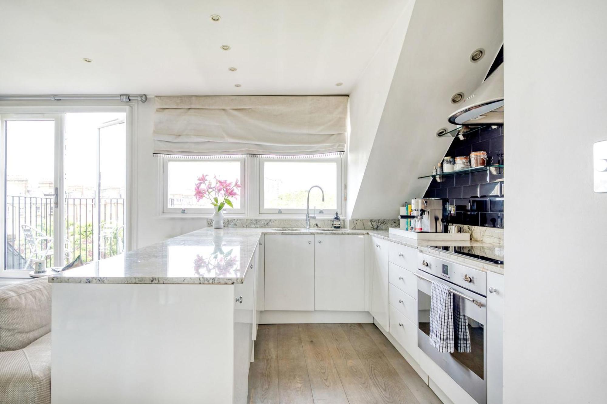 The Luxury 'treehouse' - One Bed Little Venice London
