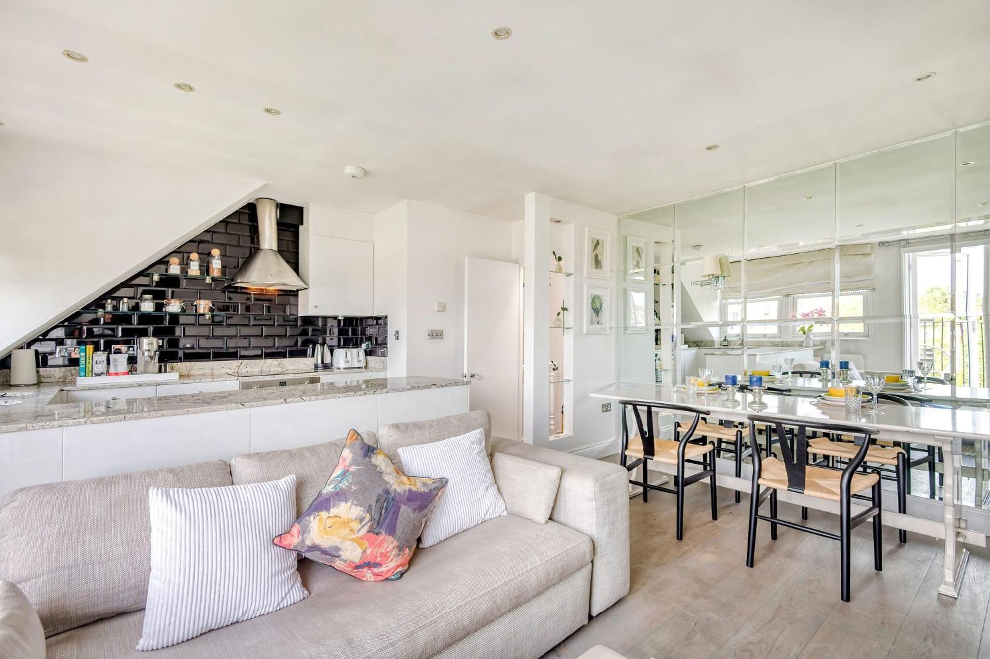 The Luxury 'treehouse' - One Bed Little Venice * London