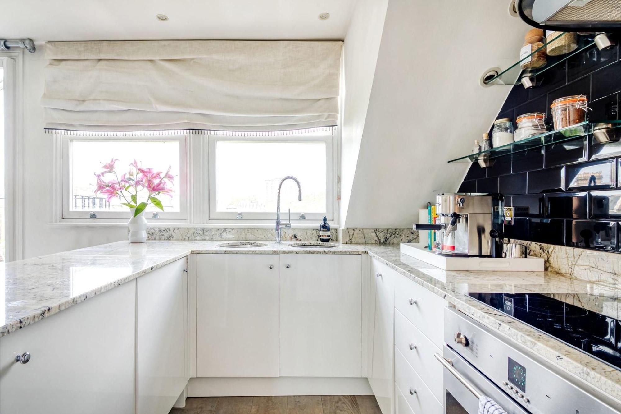 The Luxury 'treehouse' - One Bed Little Venice London