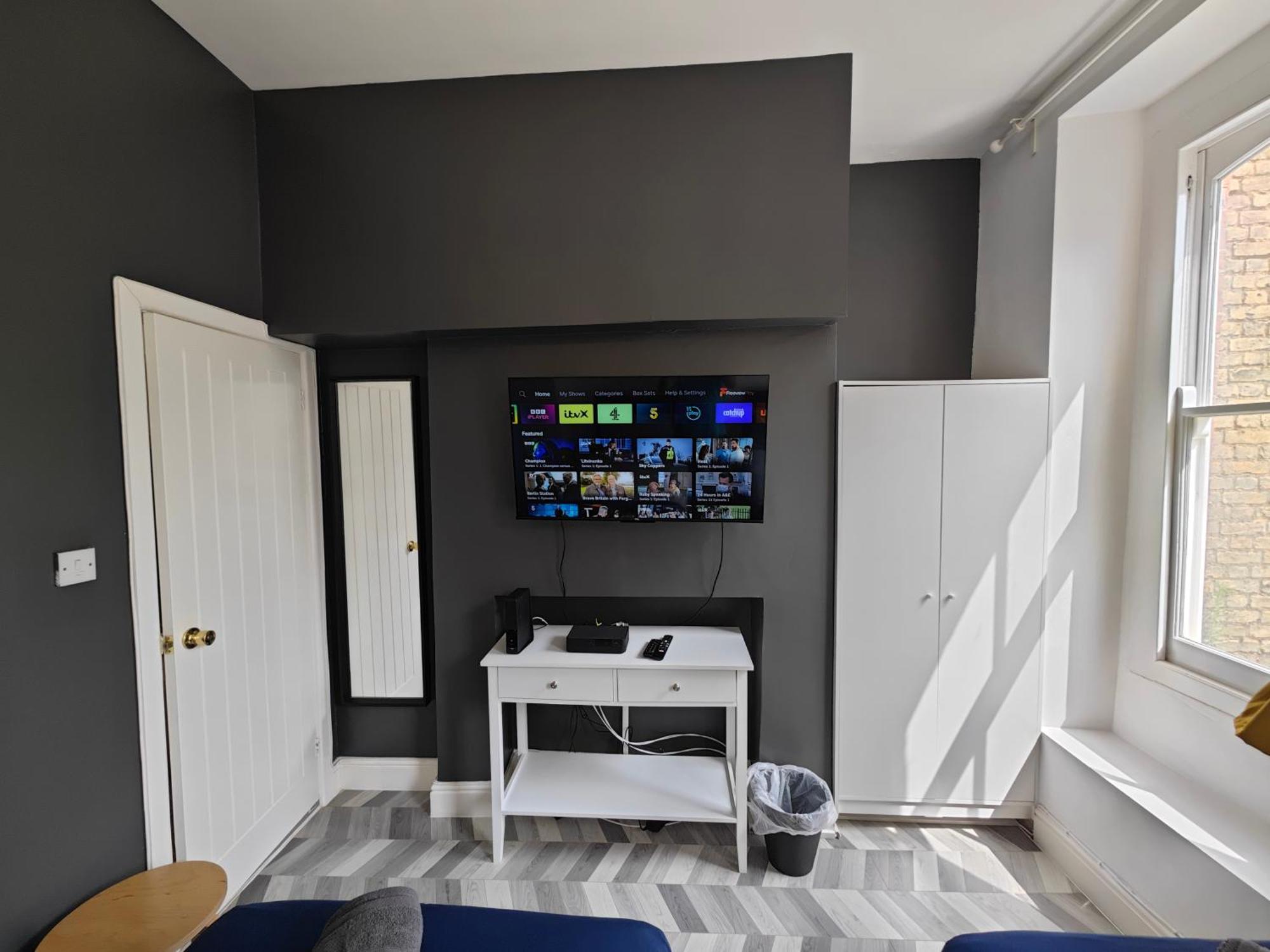 2 Bedroom 2 Bathroom In Old St - Shoreditch - Zone 1 Londres