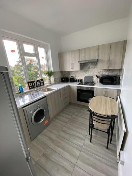 2 Bedroom Flat In *