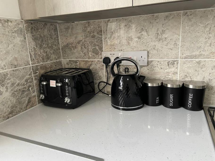 2 Bedroom Flat In Appartement *