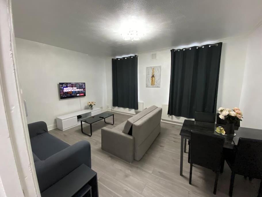 2 Bedroom Flat In Appartement