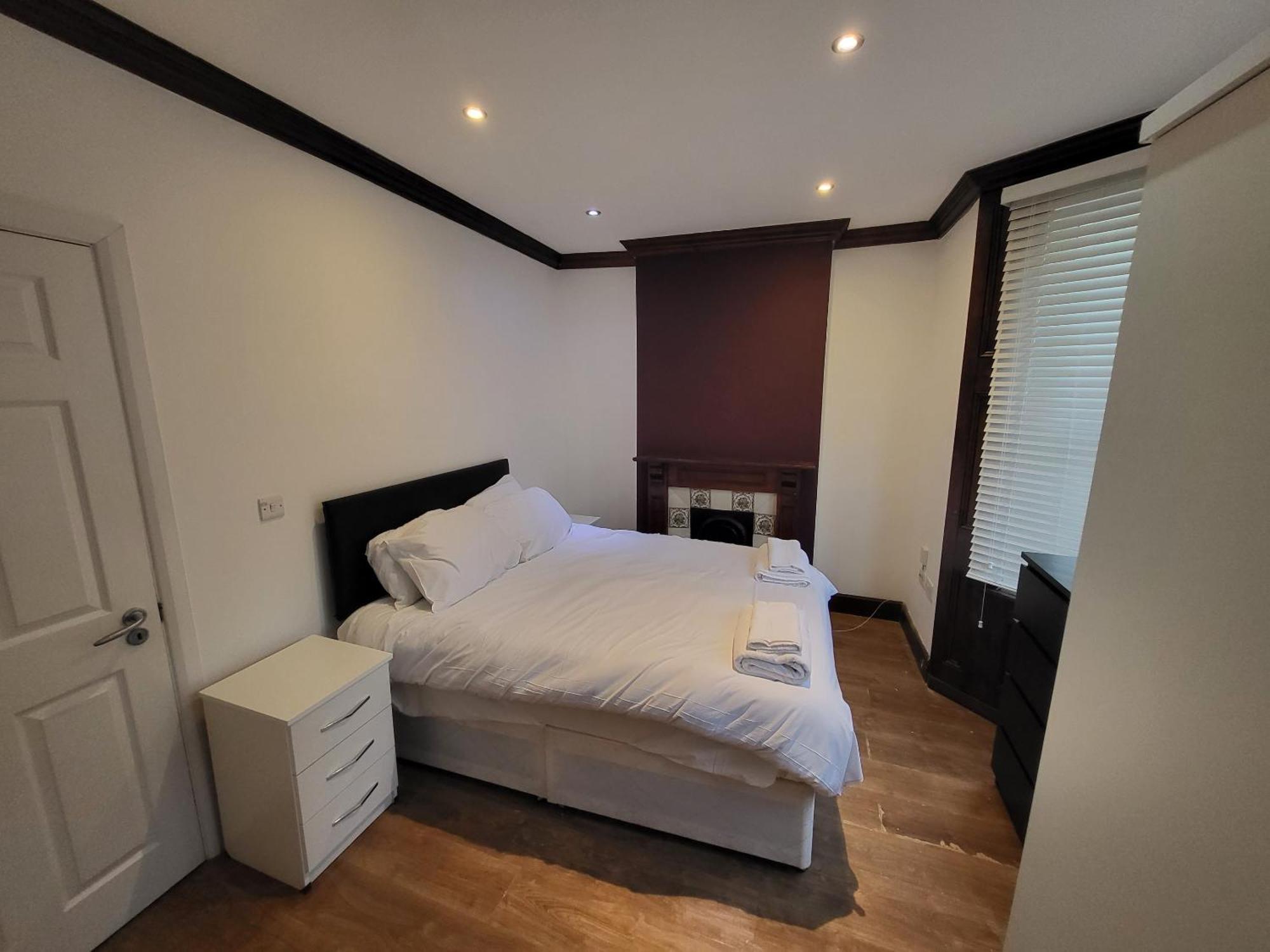 Large 4 Bedroom House In * Londres