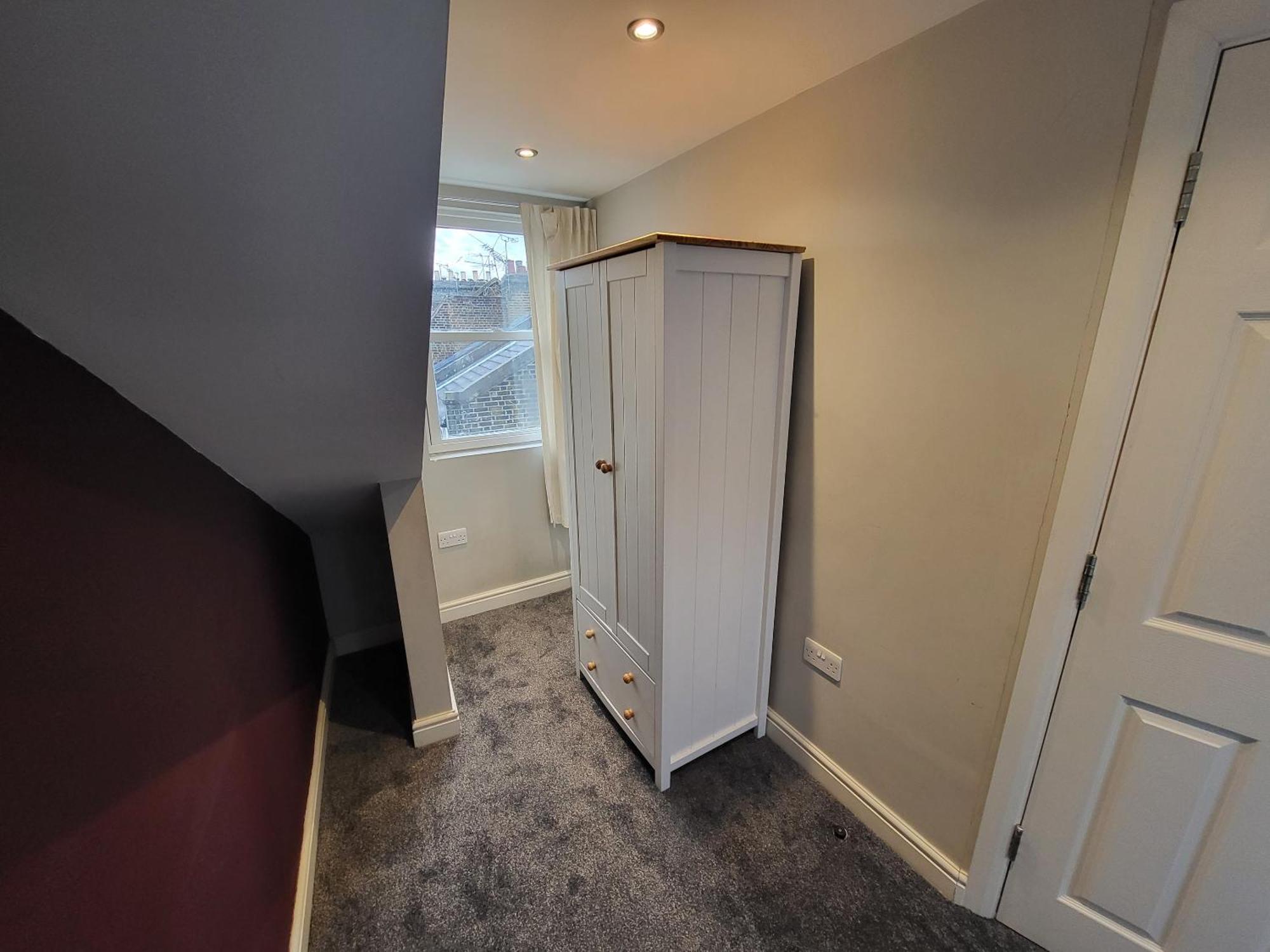 Large 4 Bedroom House In
