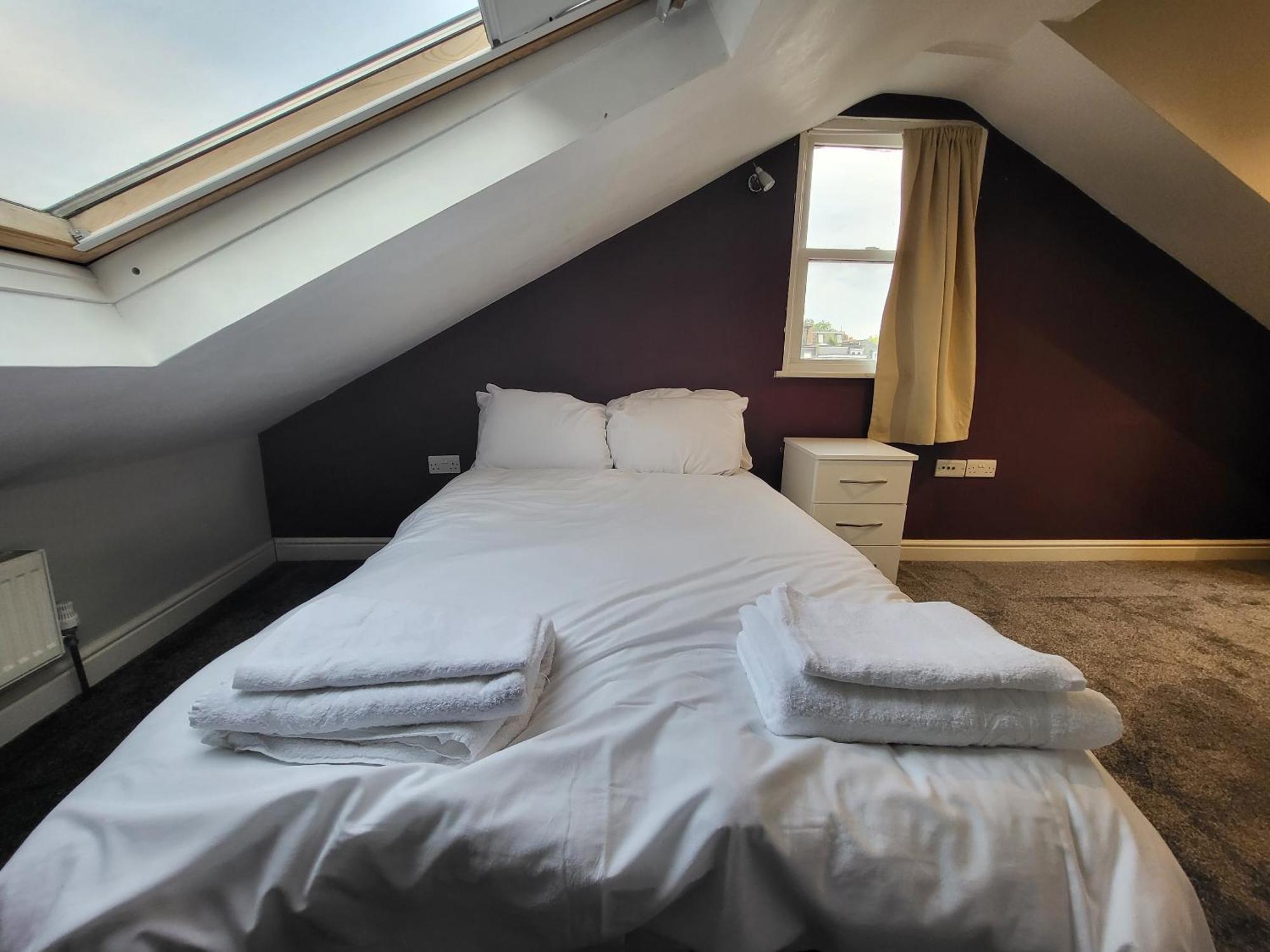 Large 4 Bedroom House In Appartement Londres