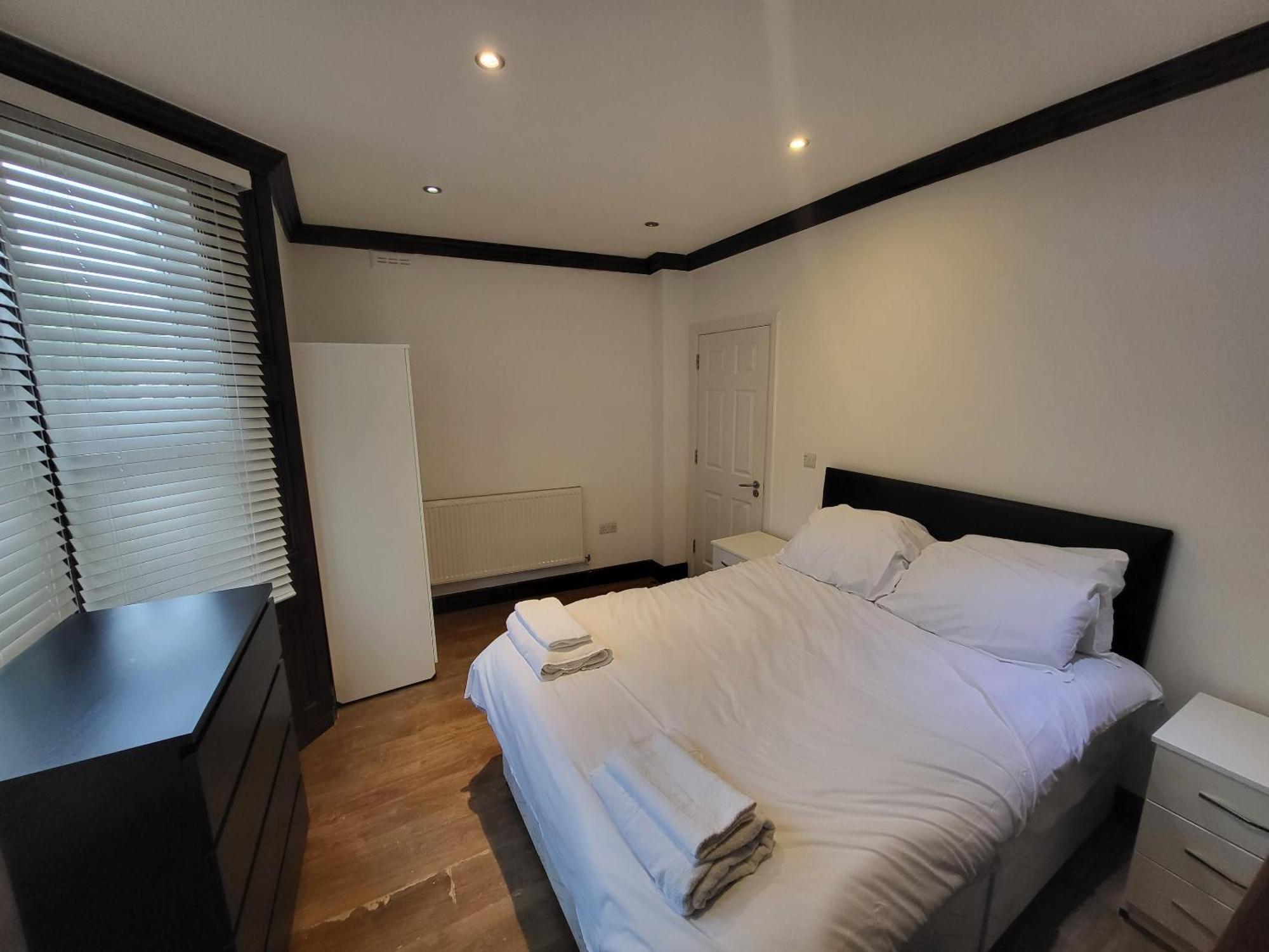 Large 4 Bedroom House In Londres