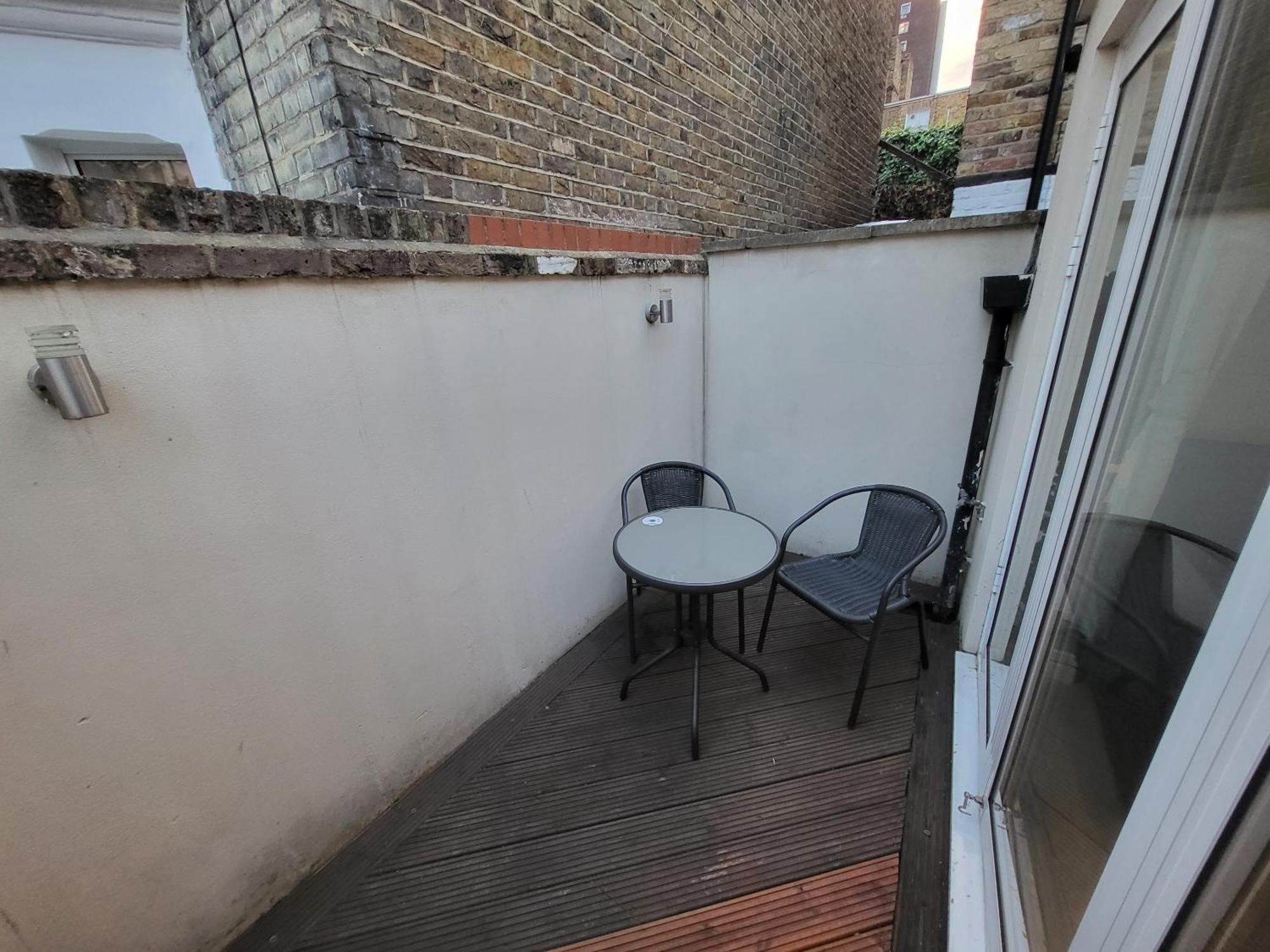 Large 4 Bedroom House In