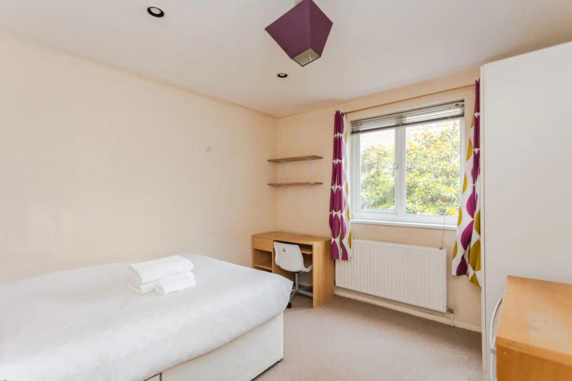 Hébergement de vacances Homely 3 Bedroom House With A Garden