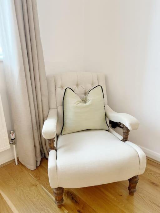 Beautiful Mews, Sleeps 4 Casa de Férias