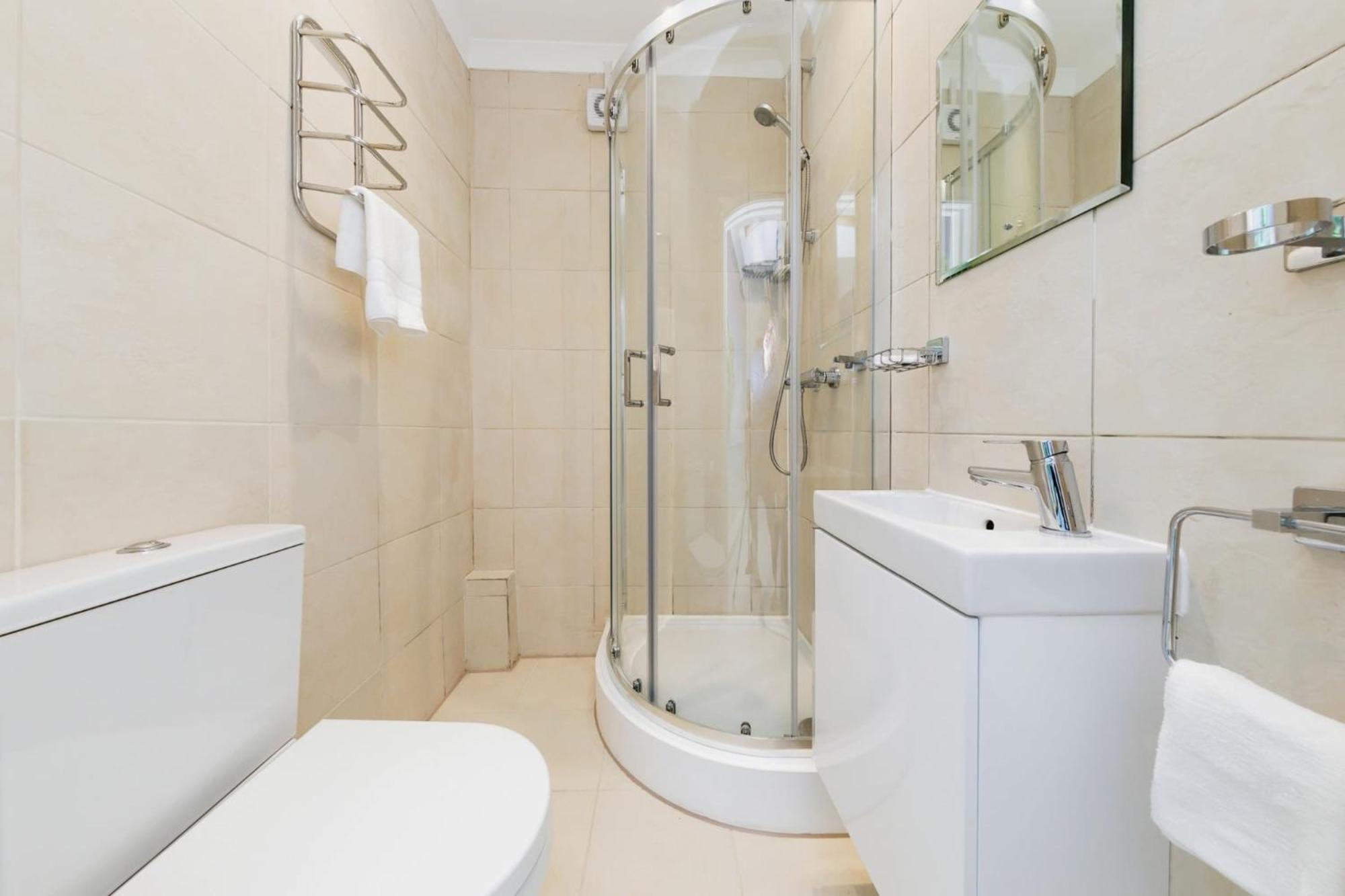 Your Chic 3br Comfort And Style In * Londres