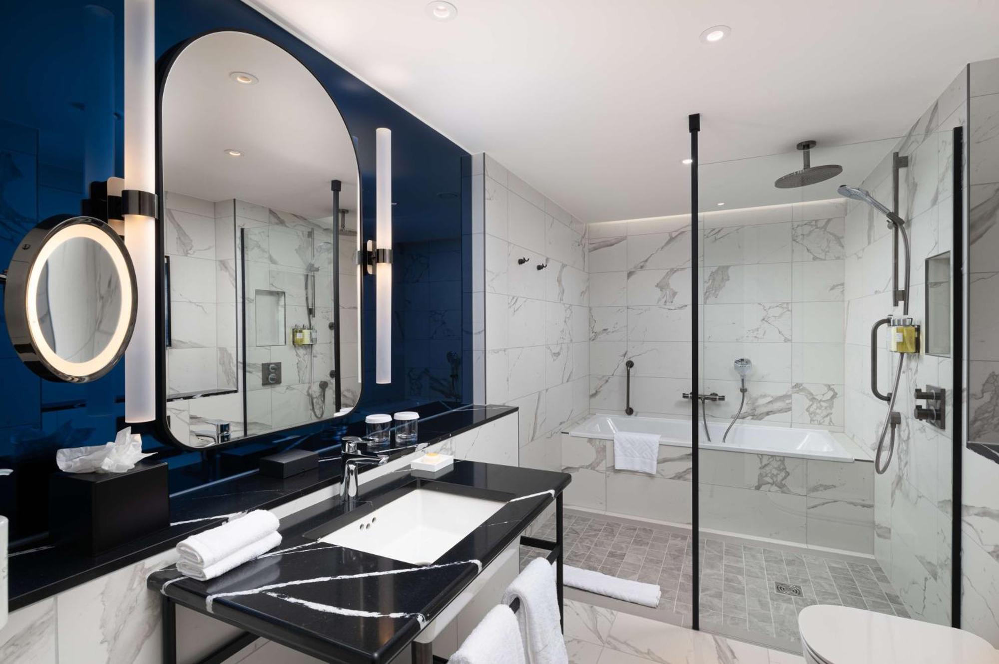 Lost St Pauls London, Curio Collection By Hilton 4*