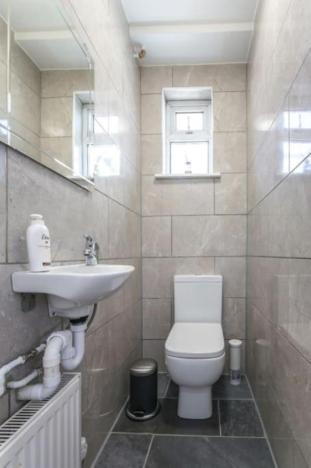 Large Modern Spacious House 6 Bedrooms 5 Bathrooms Сasa de vacaciones Londres