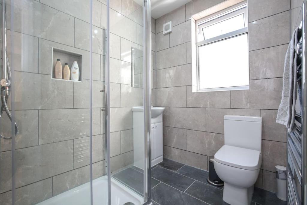 Large Modern Spacious House 6 Bedrooms 5 Bathrooms * Londres