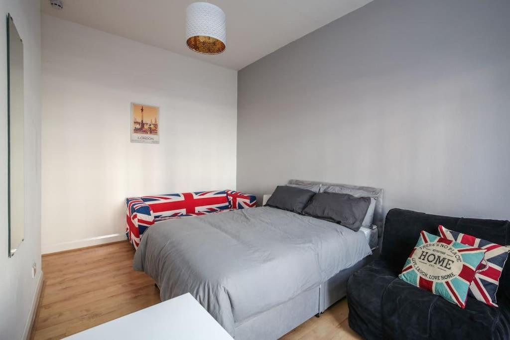 Large Modern Spacious House 6 Bedrooms 5 Bathrooms