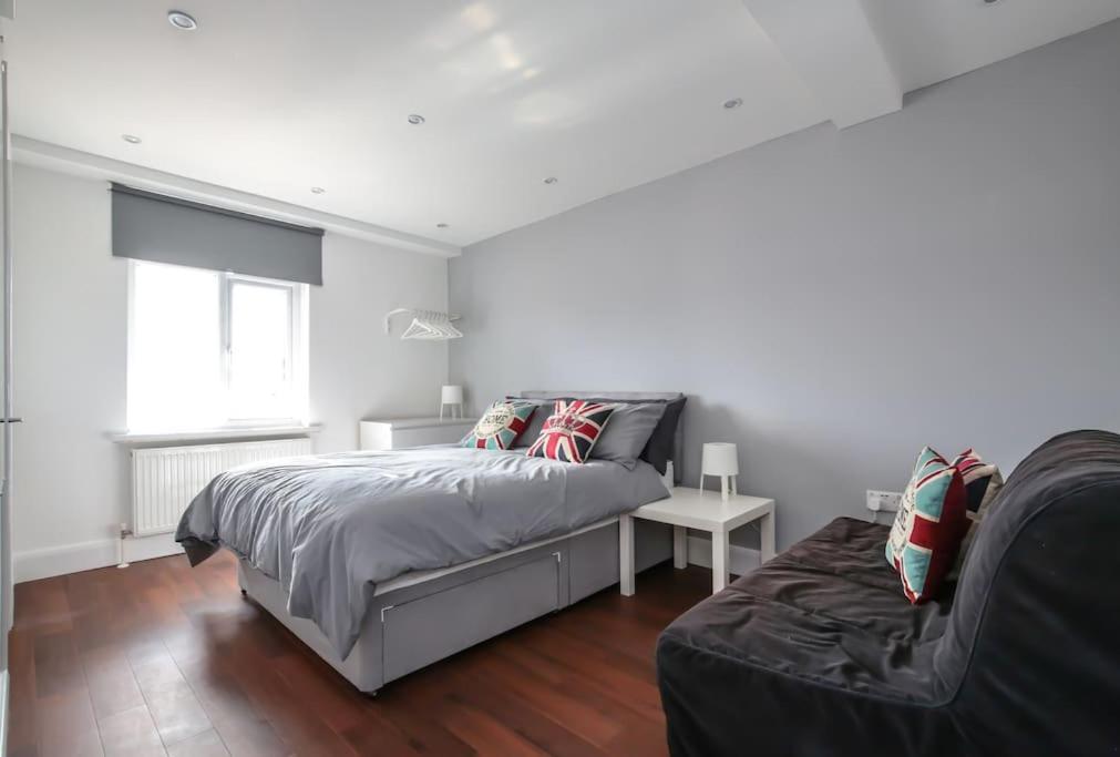 Сasa de vacaciones Large Modern Spacious House 6 Bedrooms 5 Bathrooms