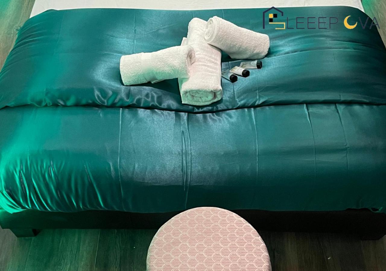Premium Offers L Last-Minute Escape L Luxury & Spacious 2 Bedroom Flat Families Business Relocation Sleepova Short Lets & Serviced Accommodation * Londres