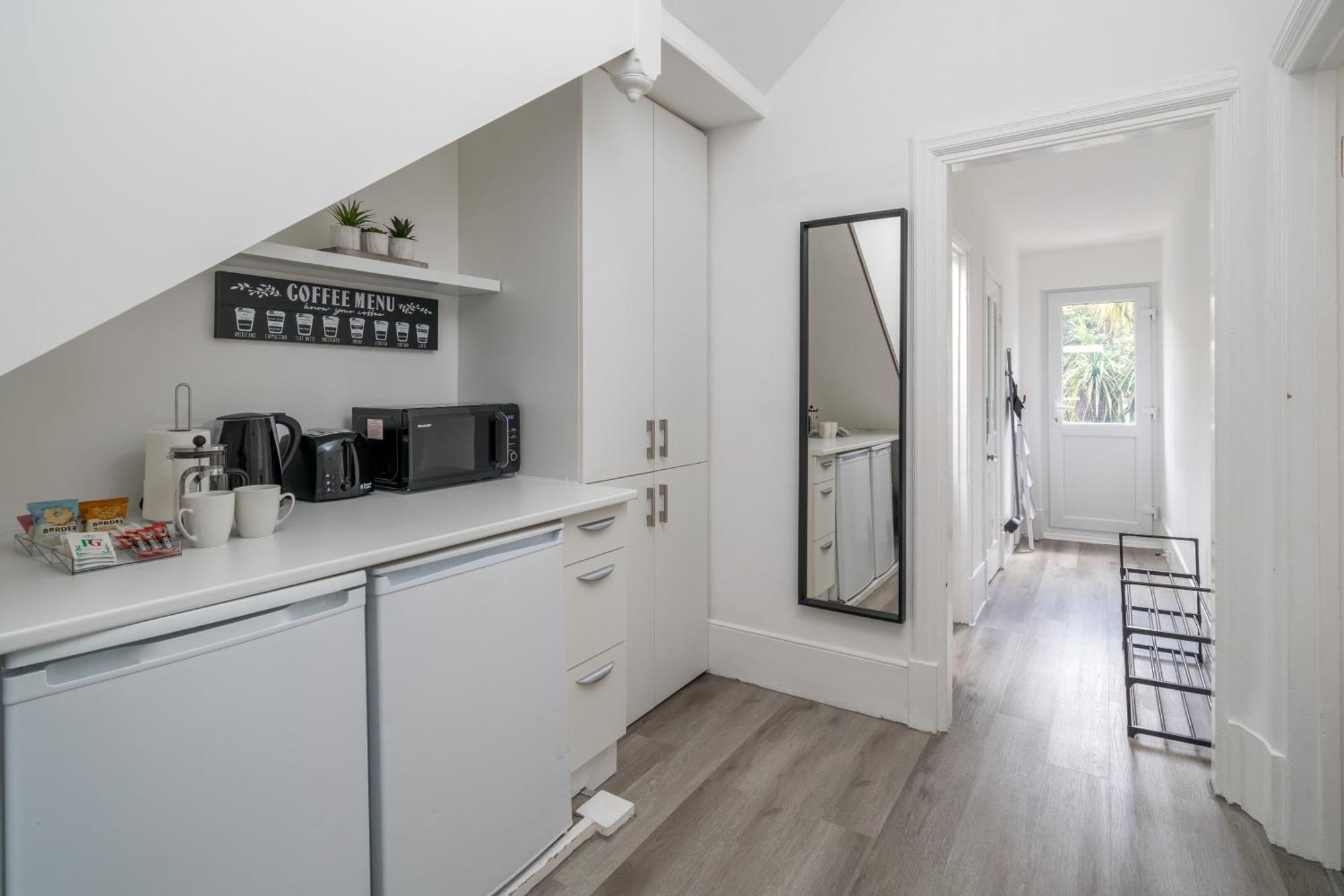 Spacious King Size 1bed Flat In Leafy Suburb Appartement *