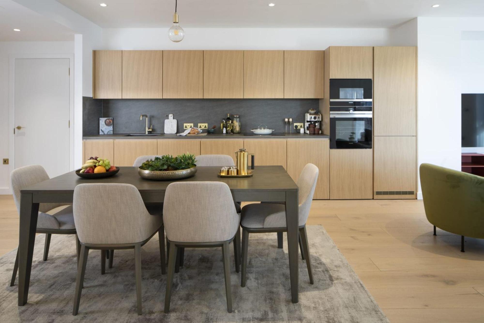Modern At Enclave Located In Central * London