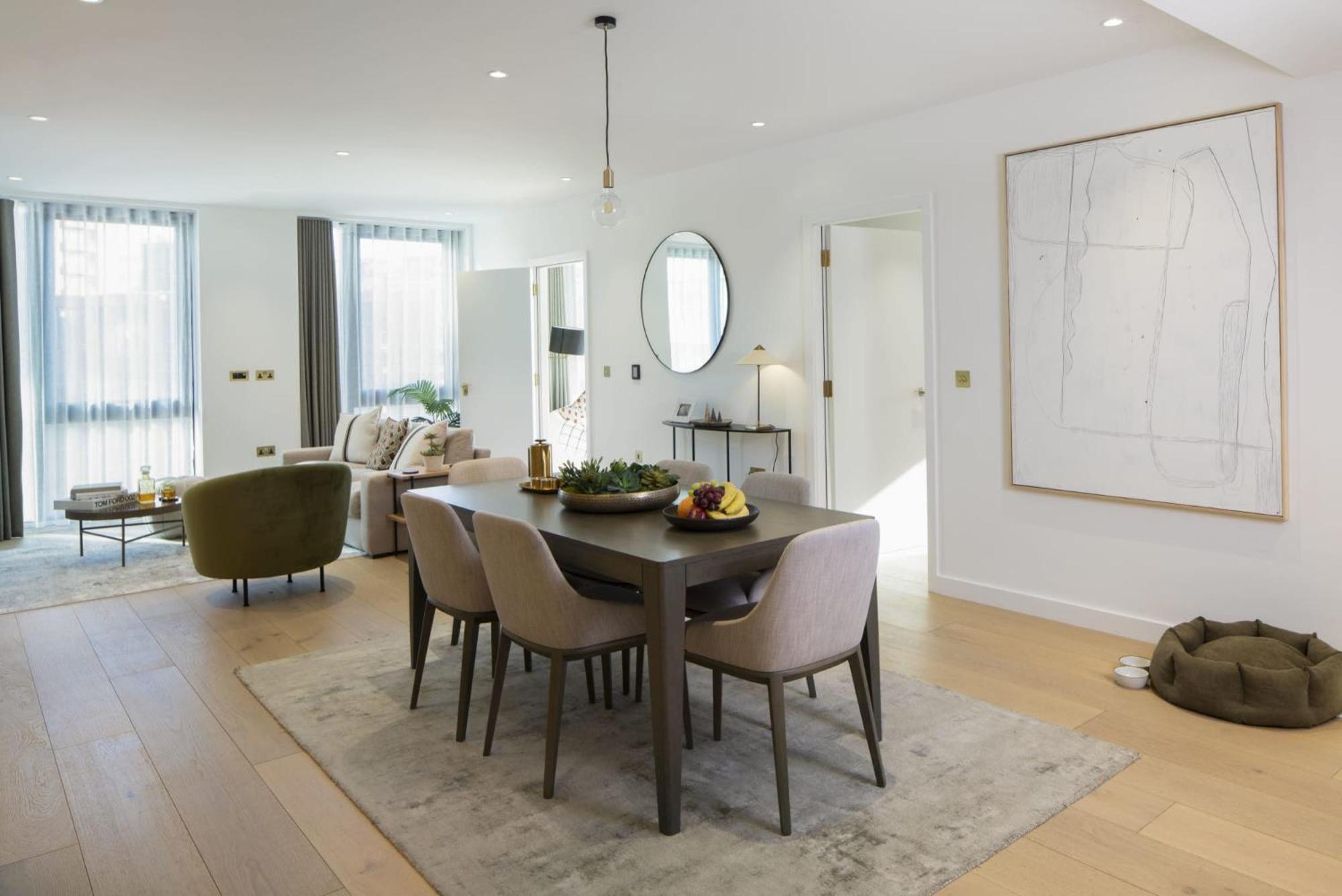 Modern At Enclave Located In Central * London