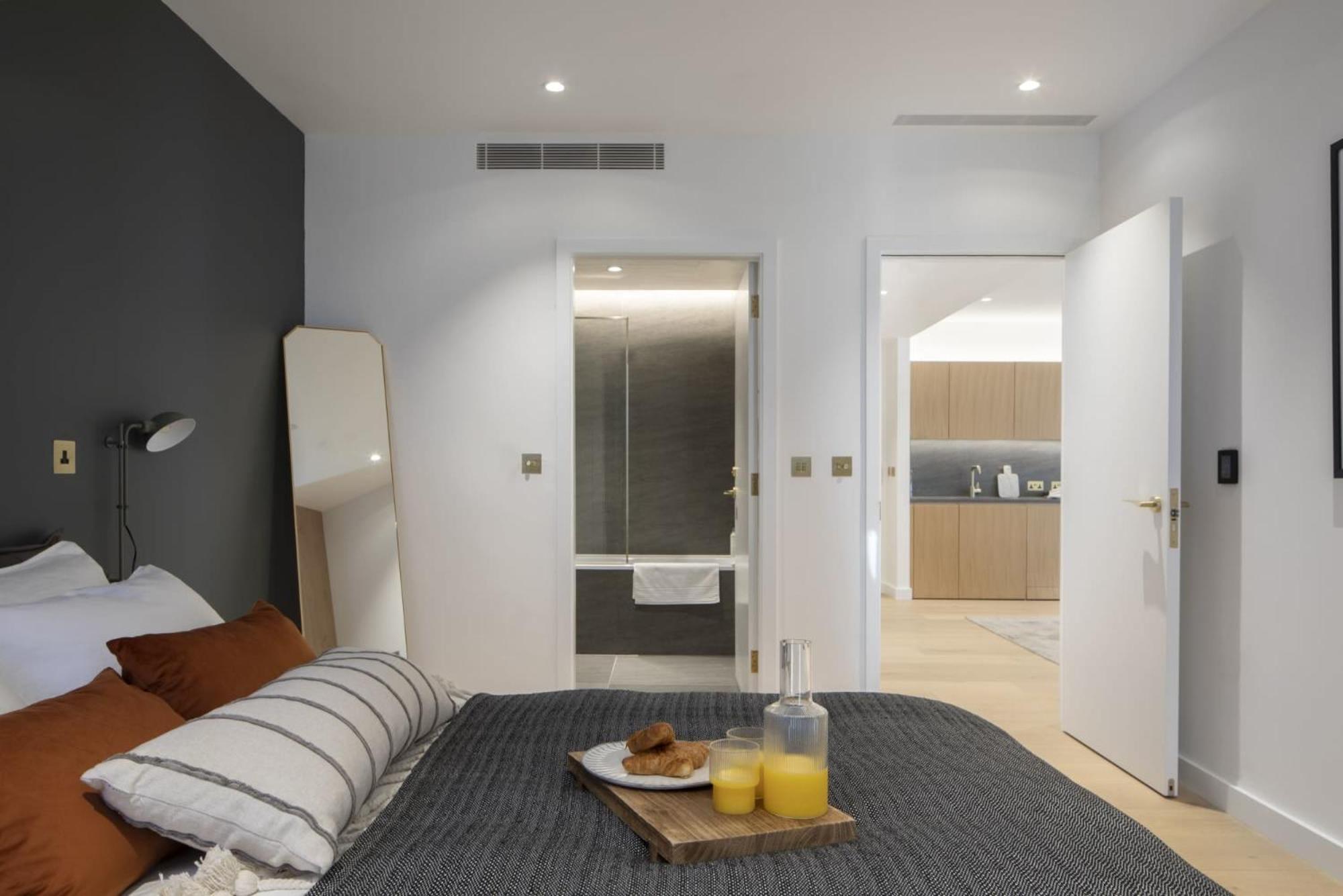 Modern At Enclave Located In Central Apartment London