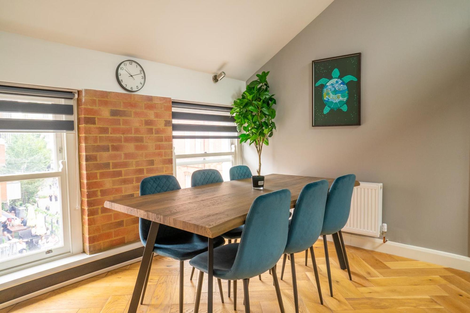 Air - Hatton Garden - Great Transport Links * Londres