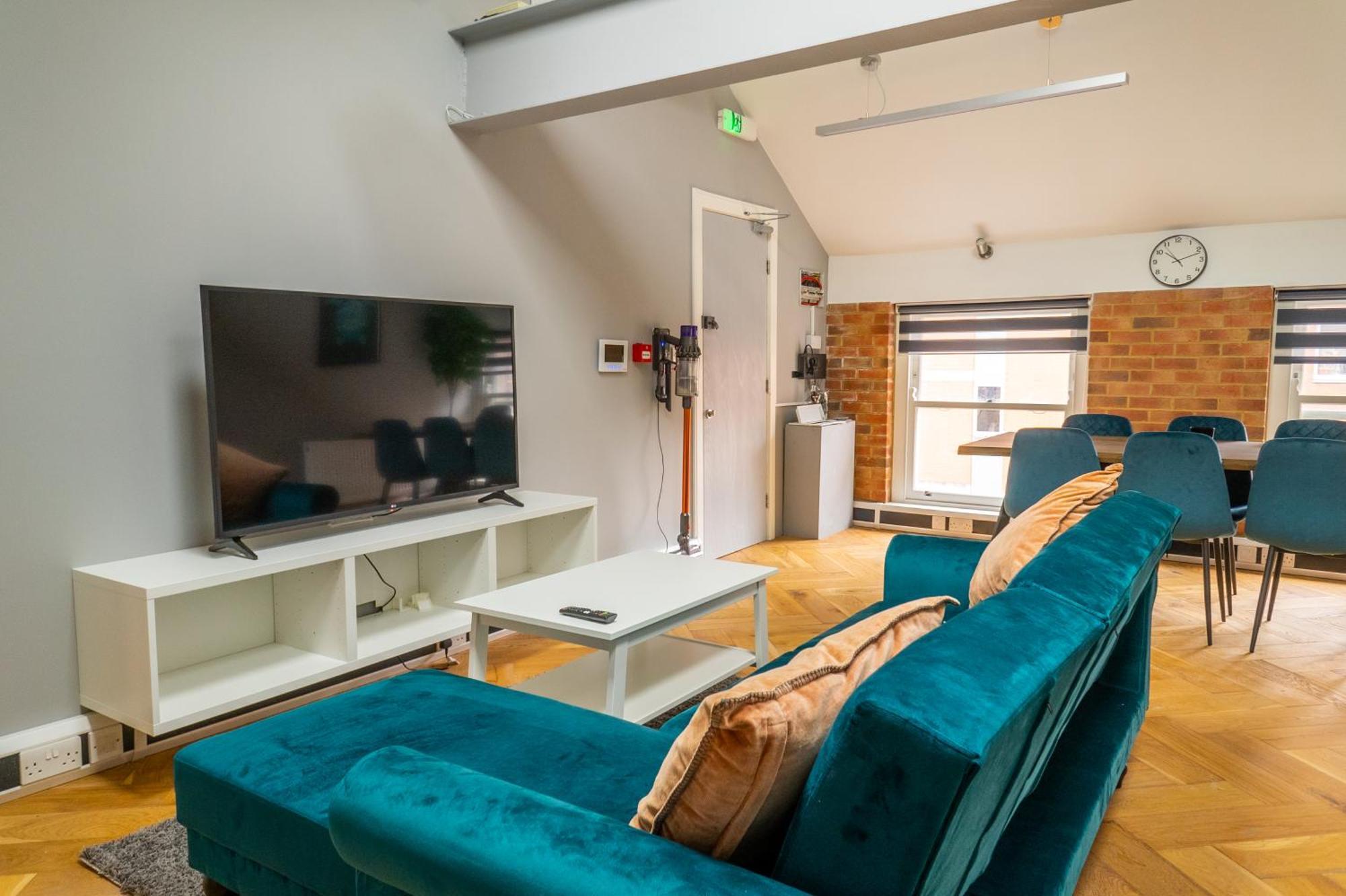 Air - Hatton Garden - Great Transport Links * Londres