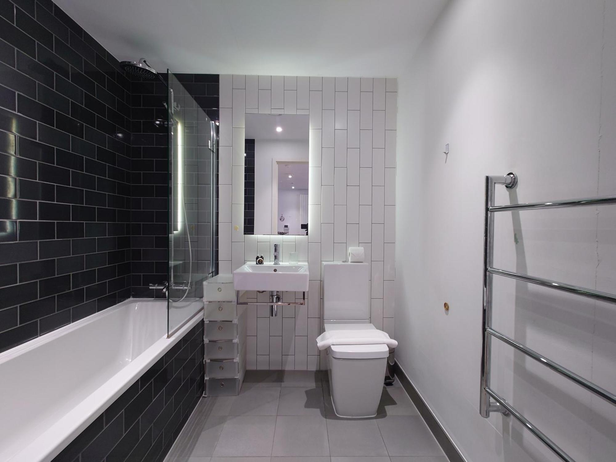 Fully Serviced One Bed In Royal Wharf Londres