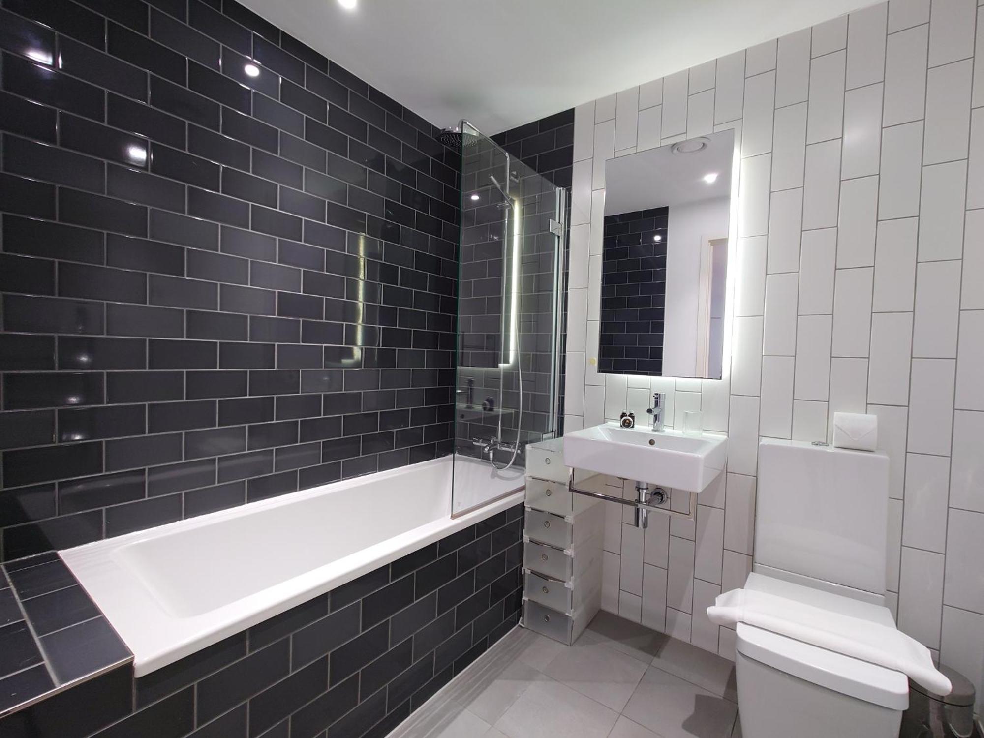 Fully Serviced One Bed In Royal Wharf Londres