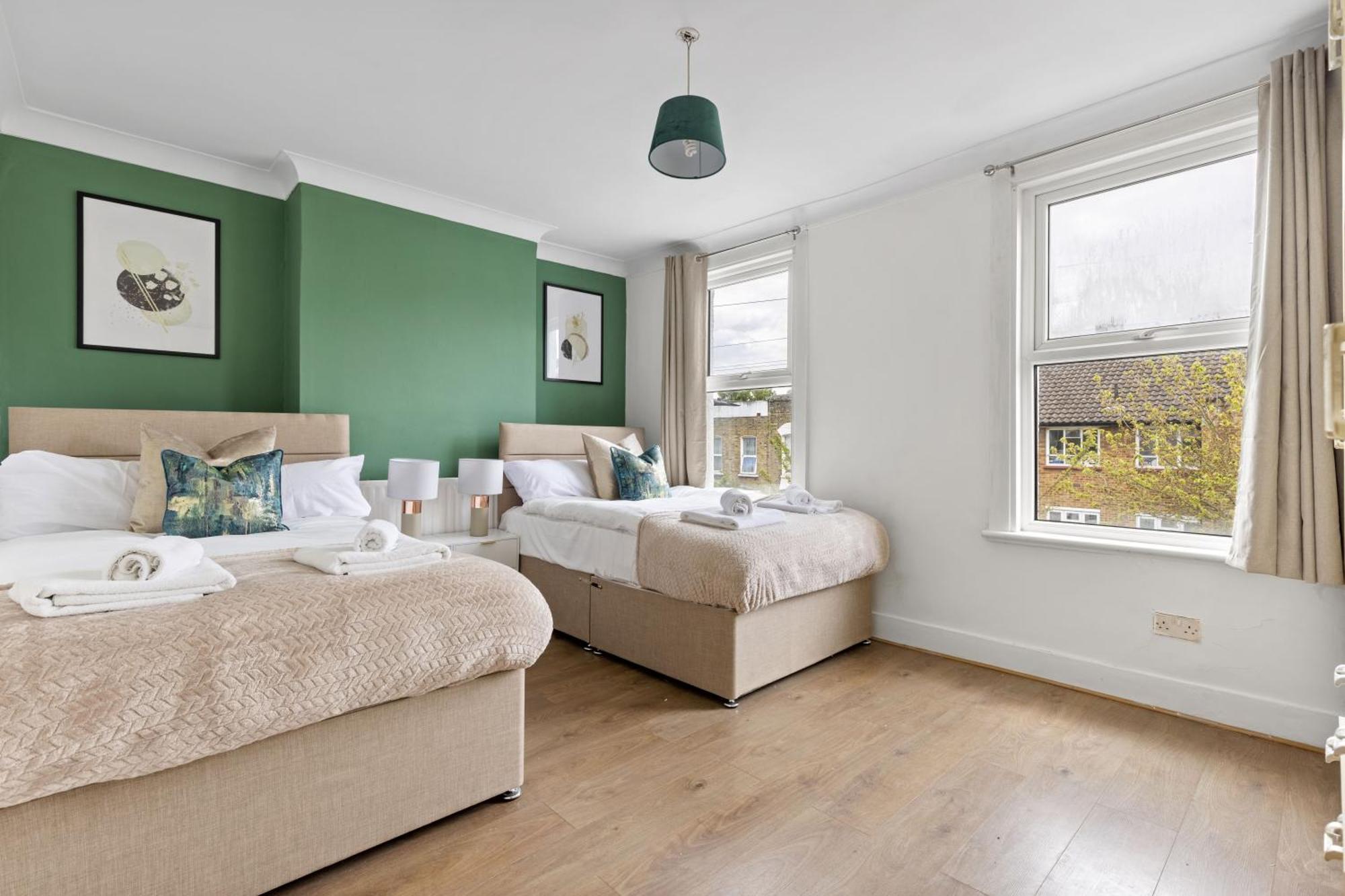 Parea Living - Hackney, 4-bedroom Victorian House W Big Garden Hébergement de vacances