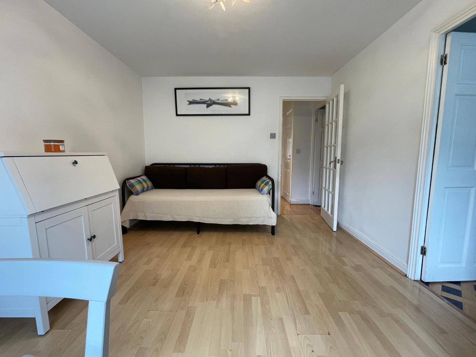 Surrey Docks Se16 Near Canada Water N Easy Access Canary Wharf Londres