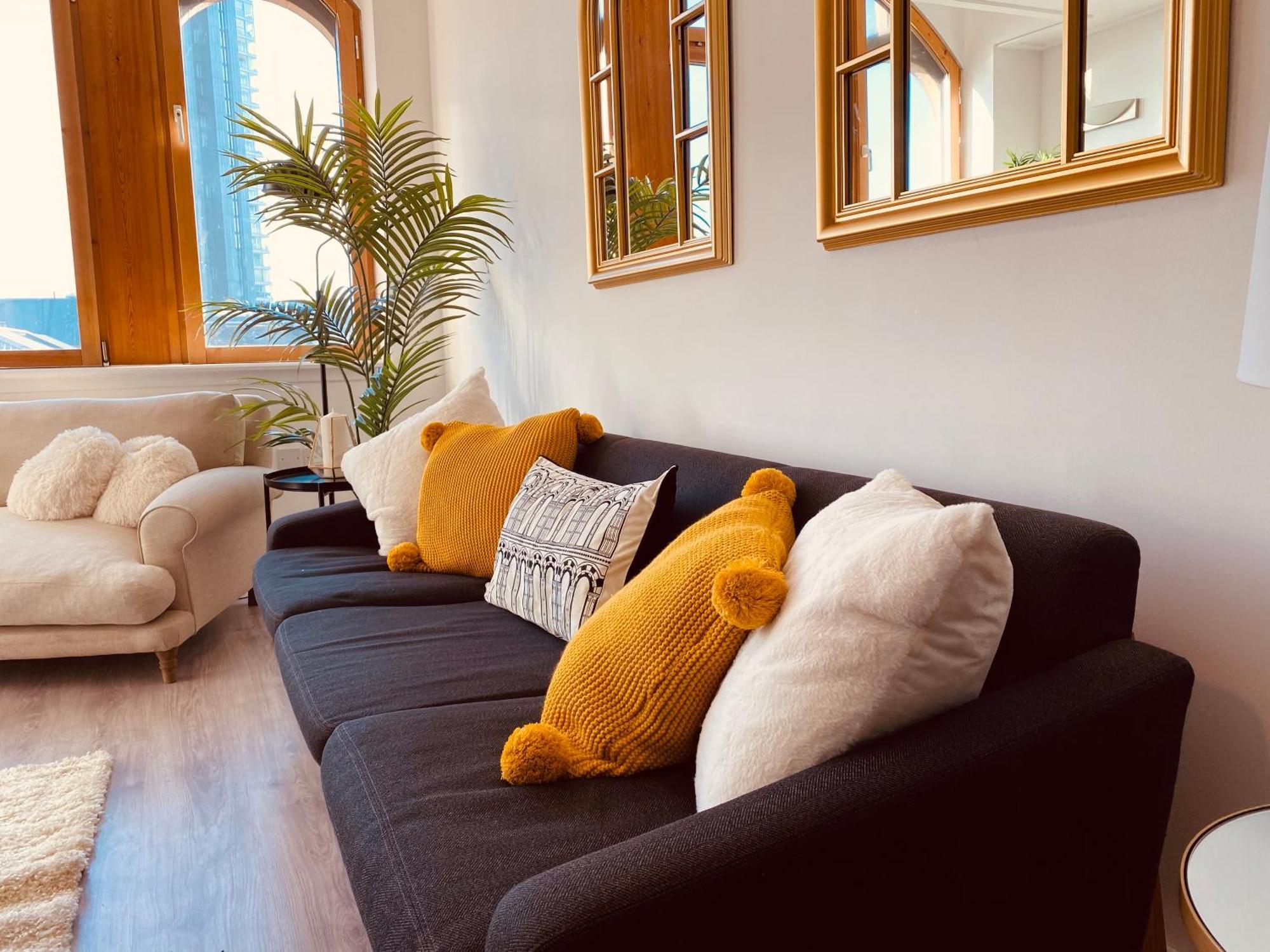 Spacious 2 Bedroom Pad In Old Street Apartment London
