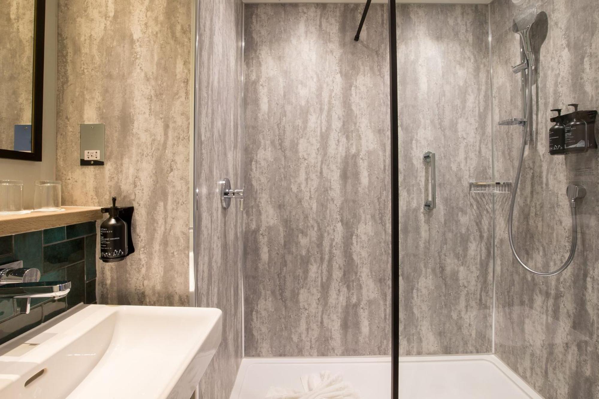 Royal National Hotel 3*