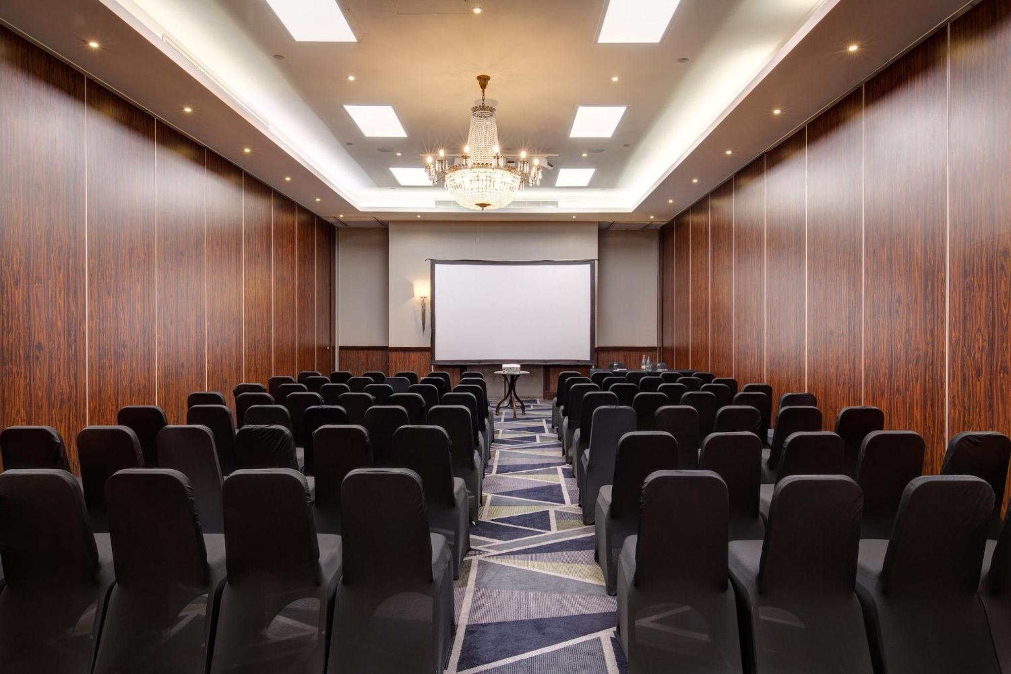 Hotel Royal National London