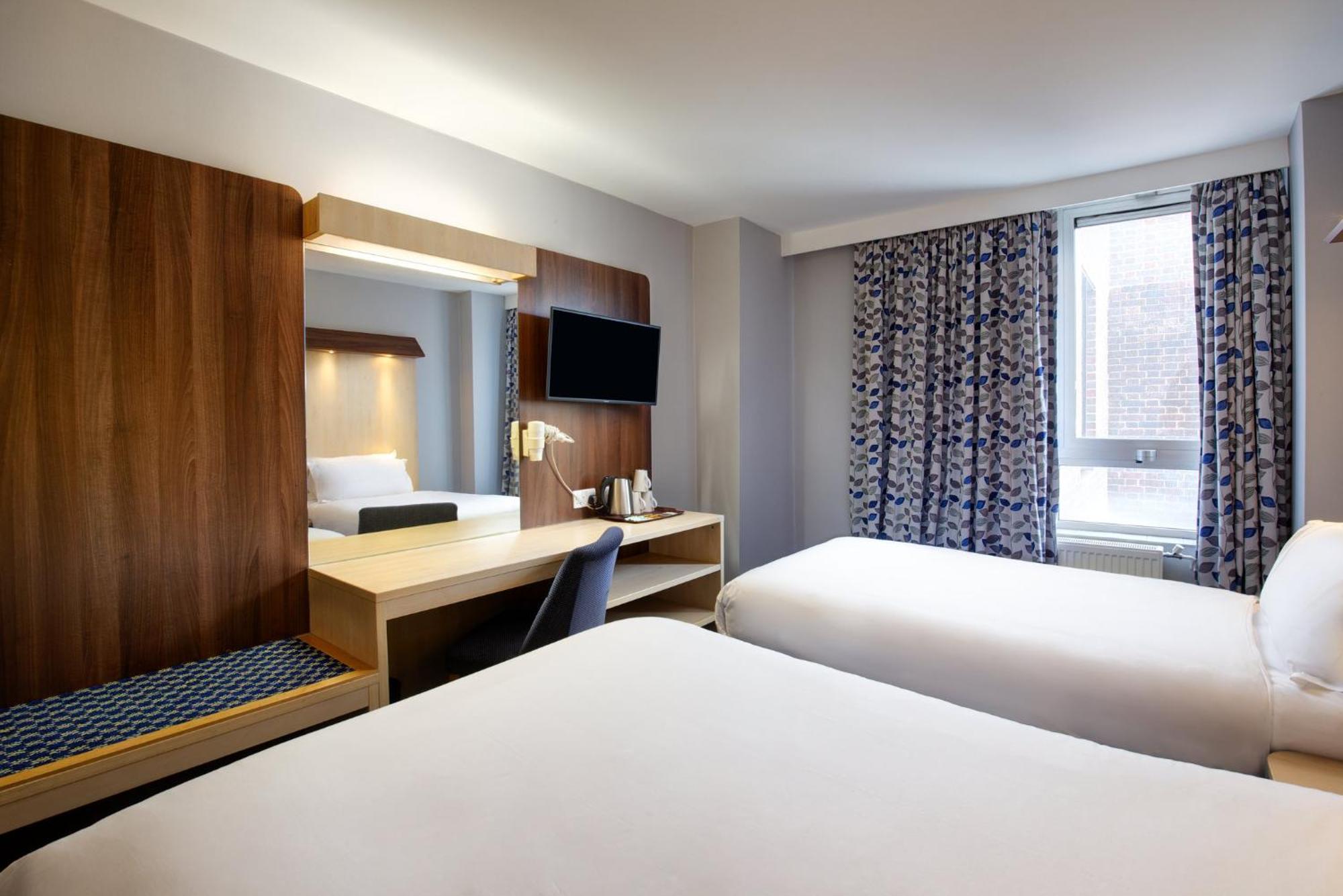 Royal National Hotel 3*